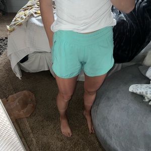 Lululemon tracker size 2